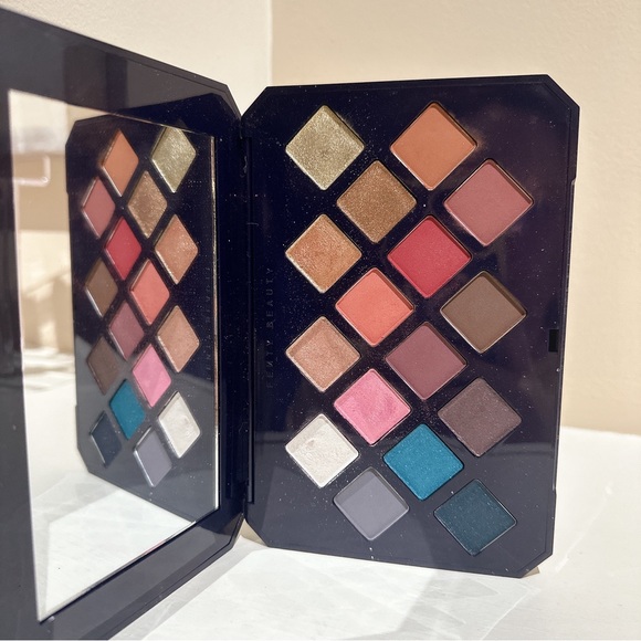 Fenty beauty eyeshadow palette - Picture 1 of 4